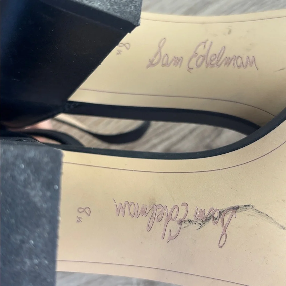 Sam Edelman Black Scalloped Heel Sandals. Size 8.5 in great condition